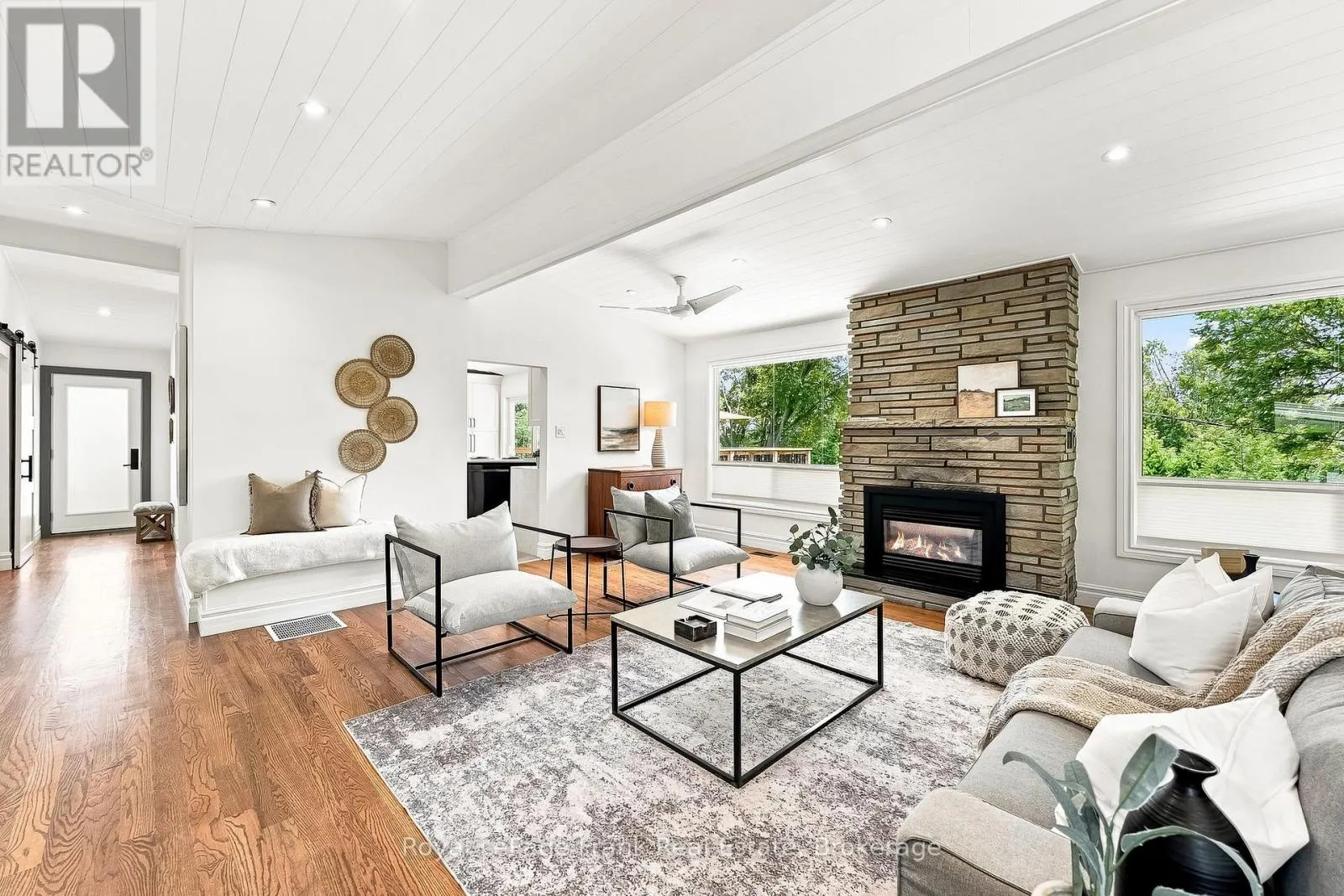 2 CRESTWOOD AVENUE