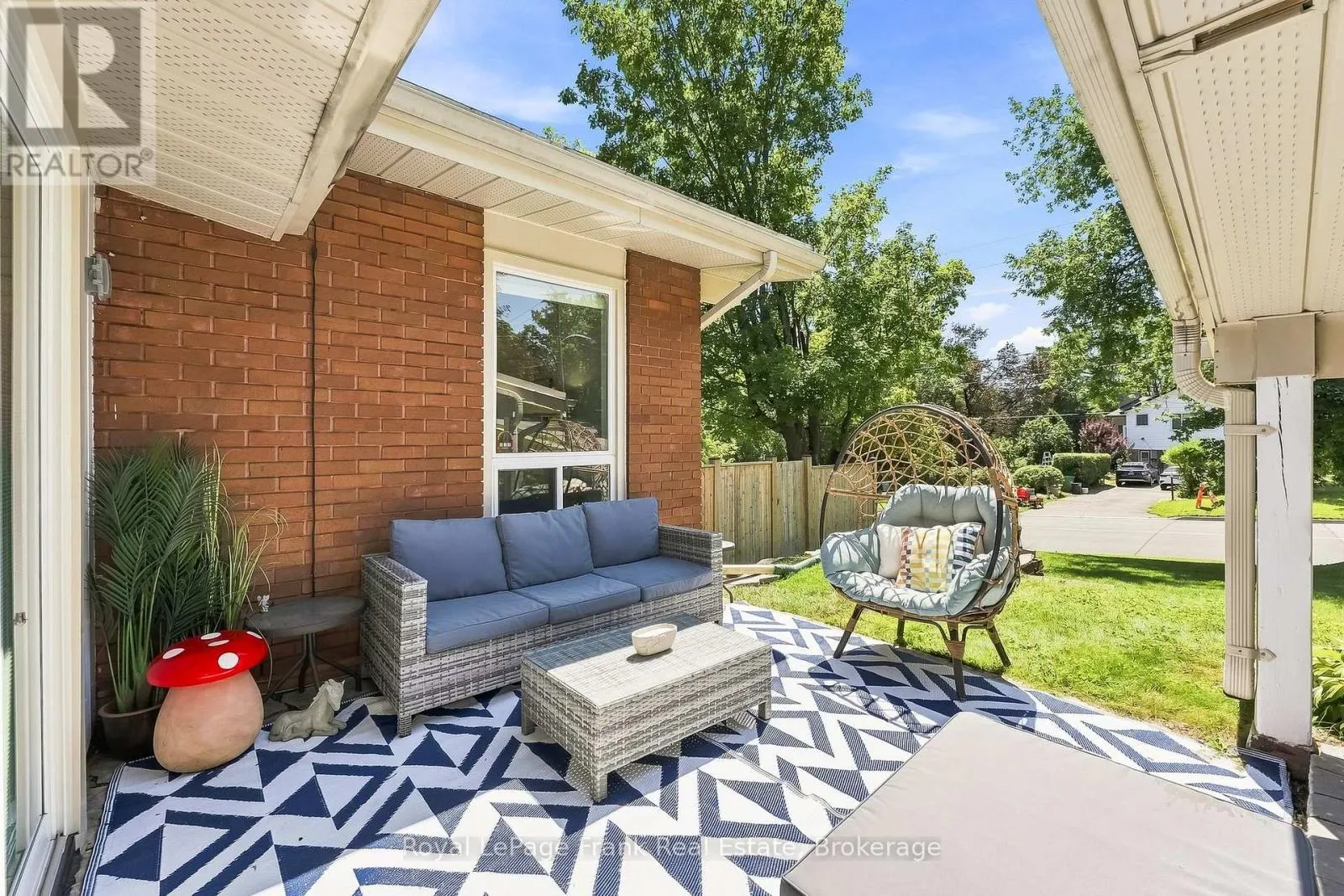 2 CRESTWOOD AVENUE