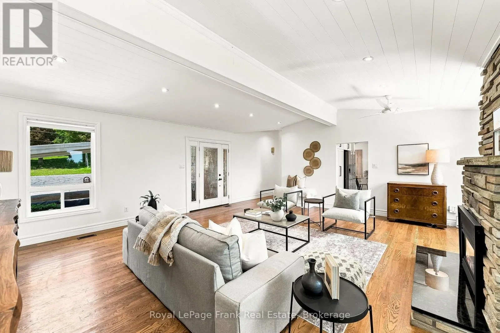 2 CRESTWOOD AVENUE