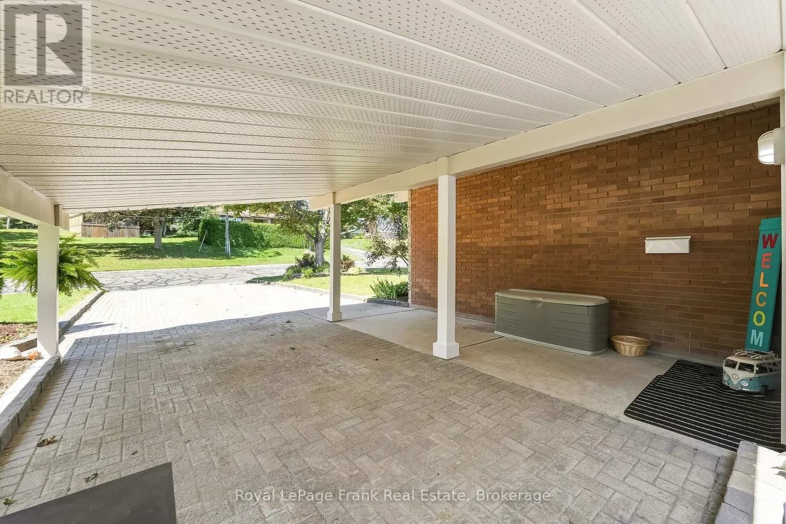 2 CRESTWOOD AVENUE