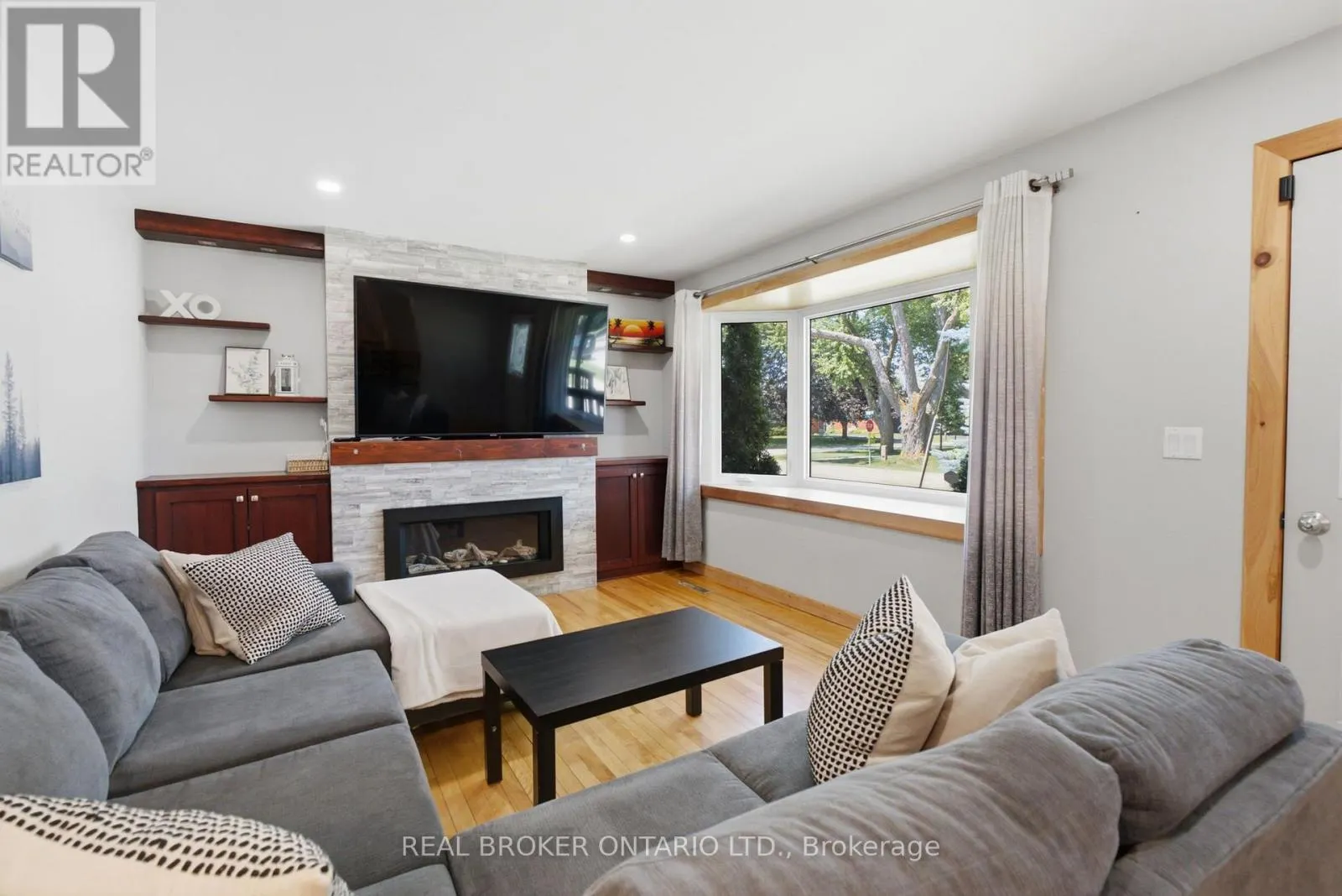 11 PERRY STREET