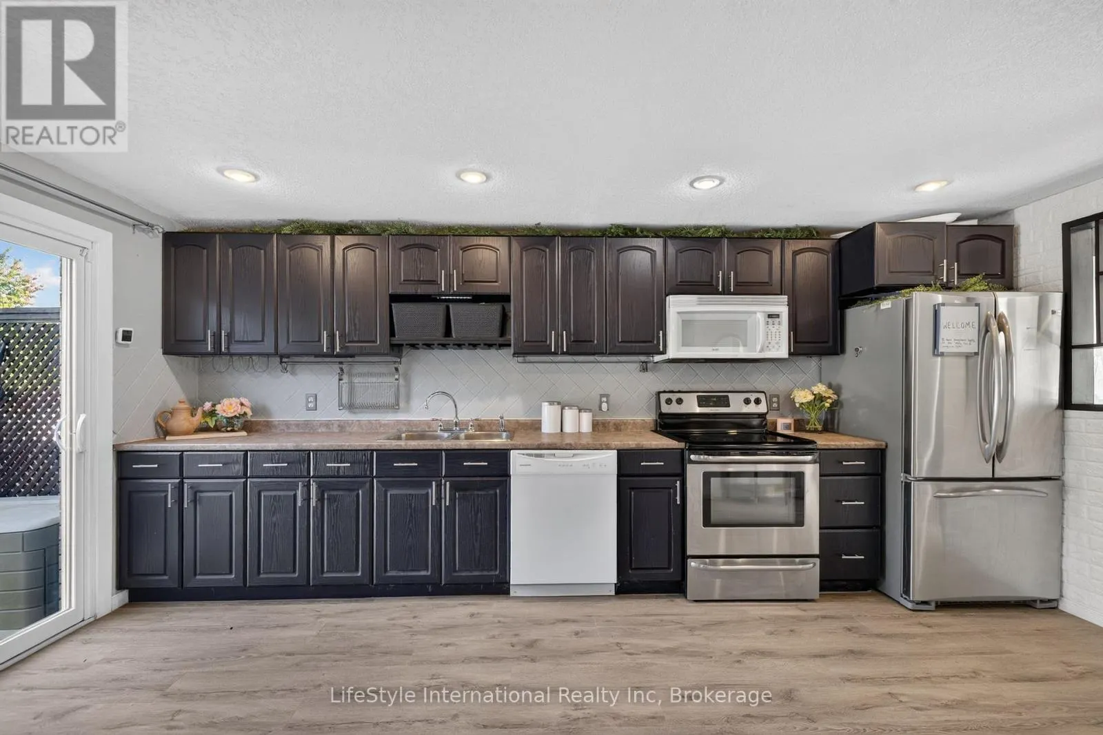 18 CAMROSE COURT