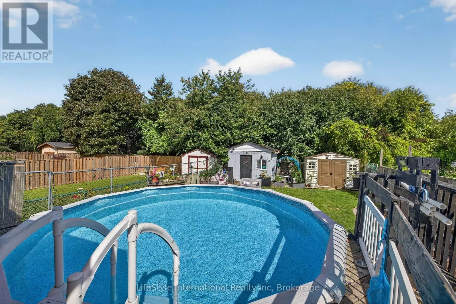 18 CAMROSE COURT