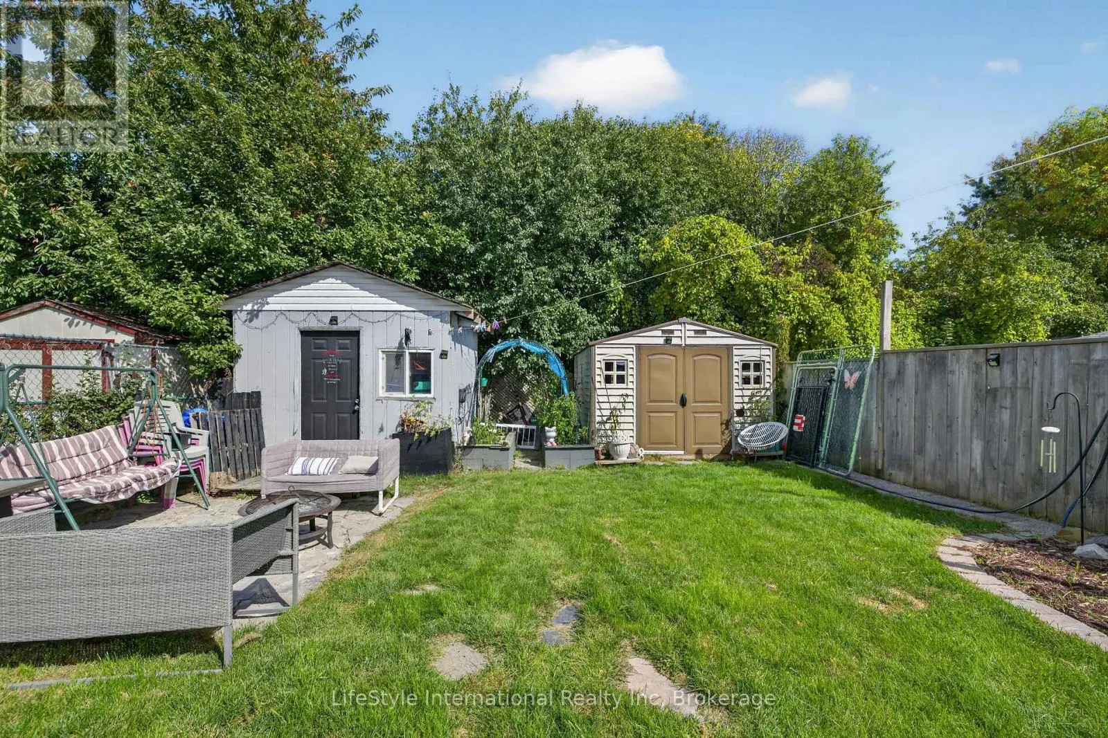 18 CAMROSE COURT