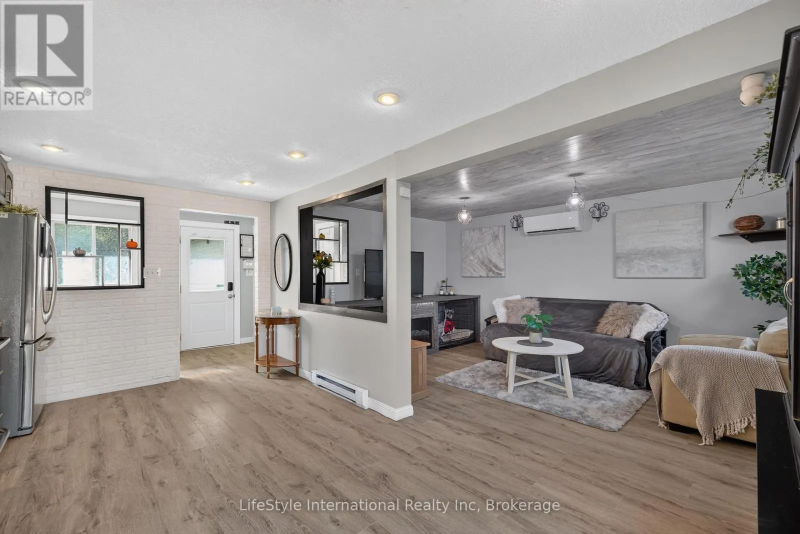 18 CAMROSE COURT