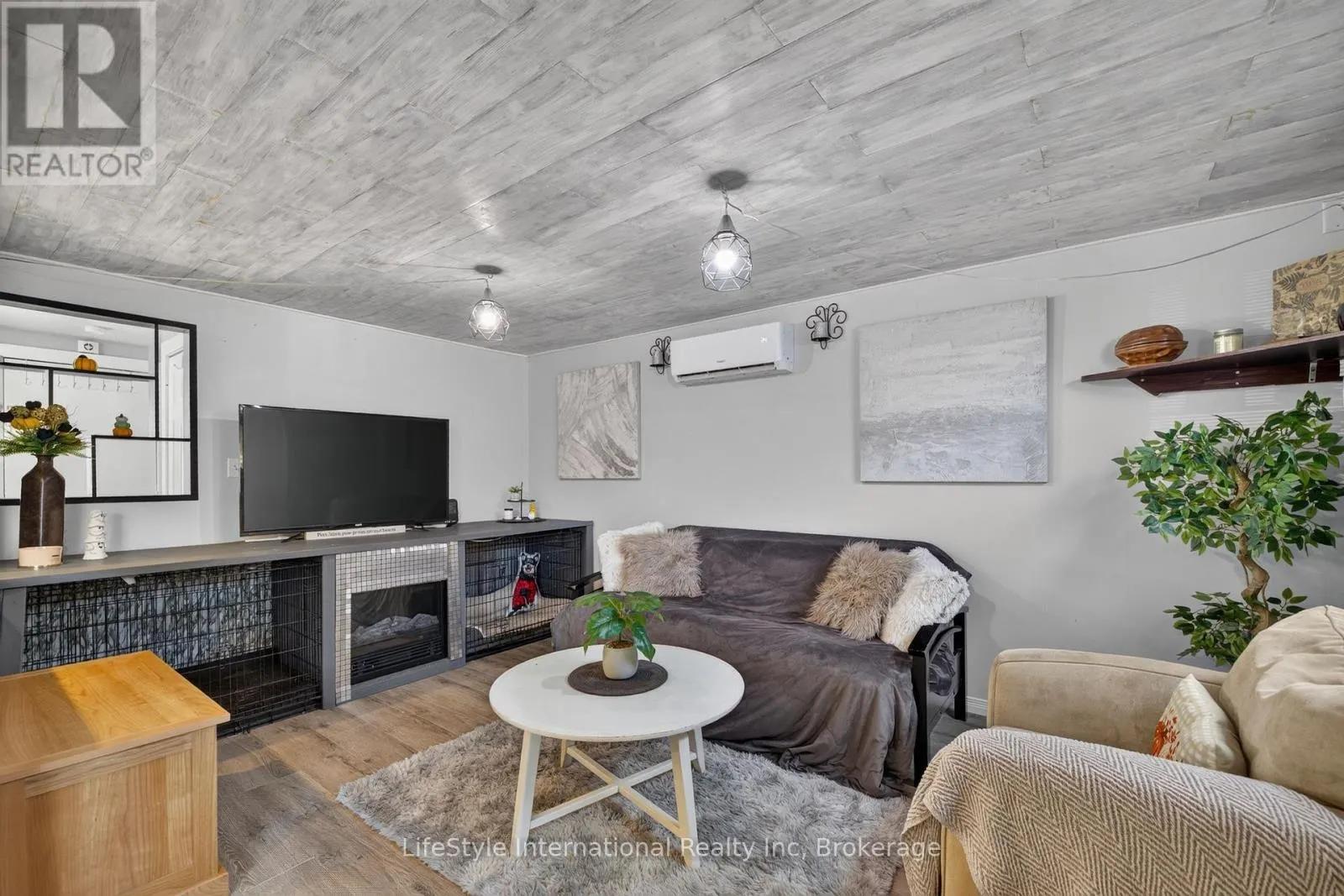 18 CAMROSE COURT
