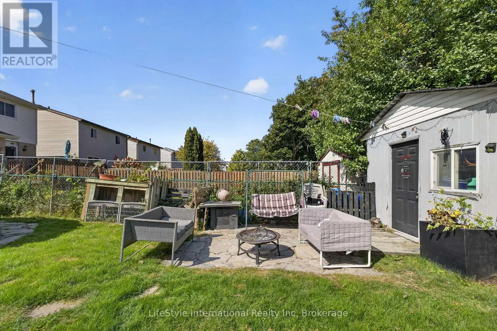 18 CAMROSE COURT