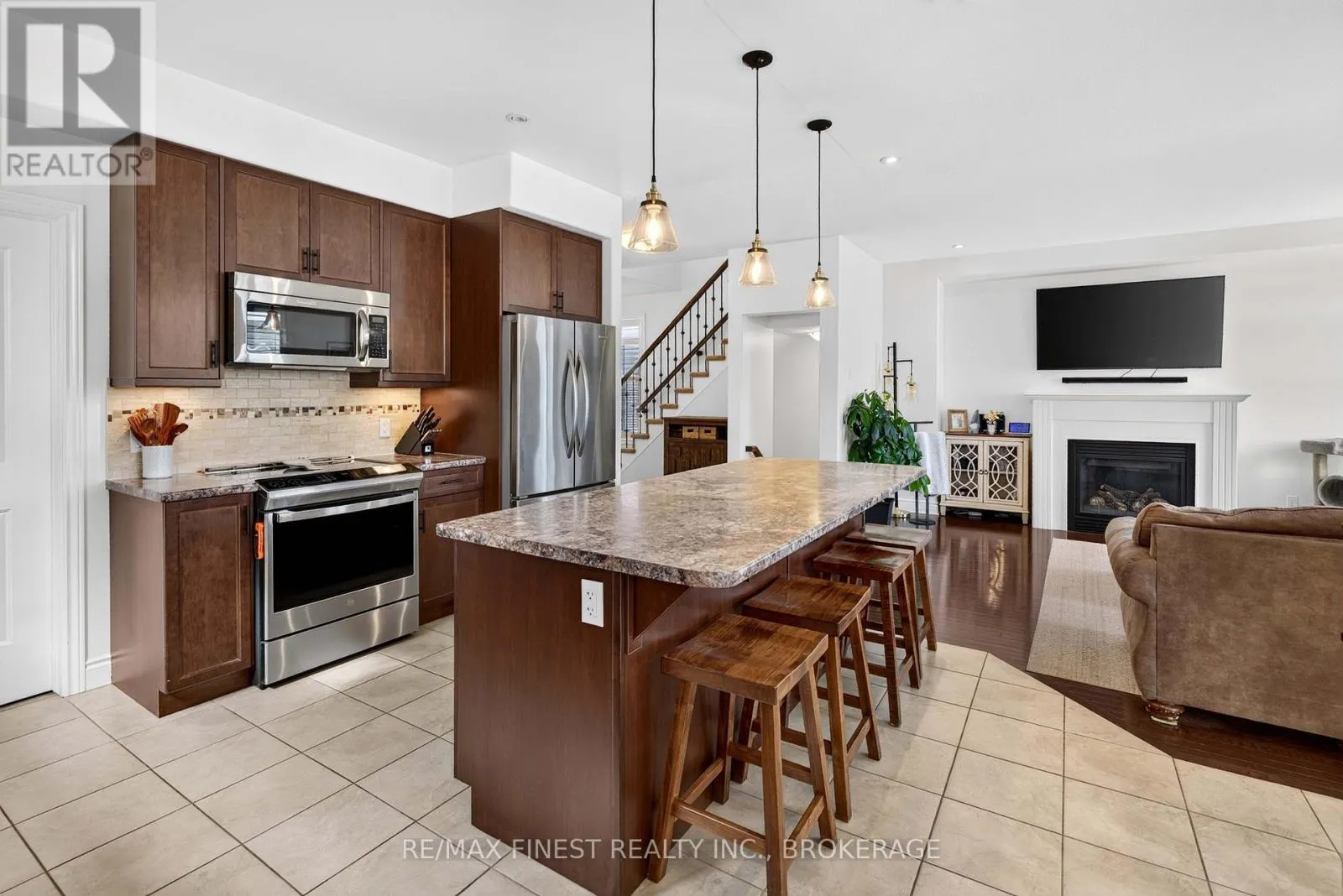 1593 PROVIDENCE CRESCENT
