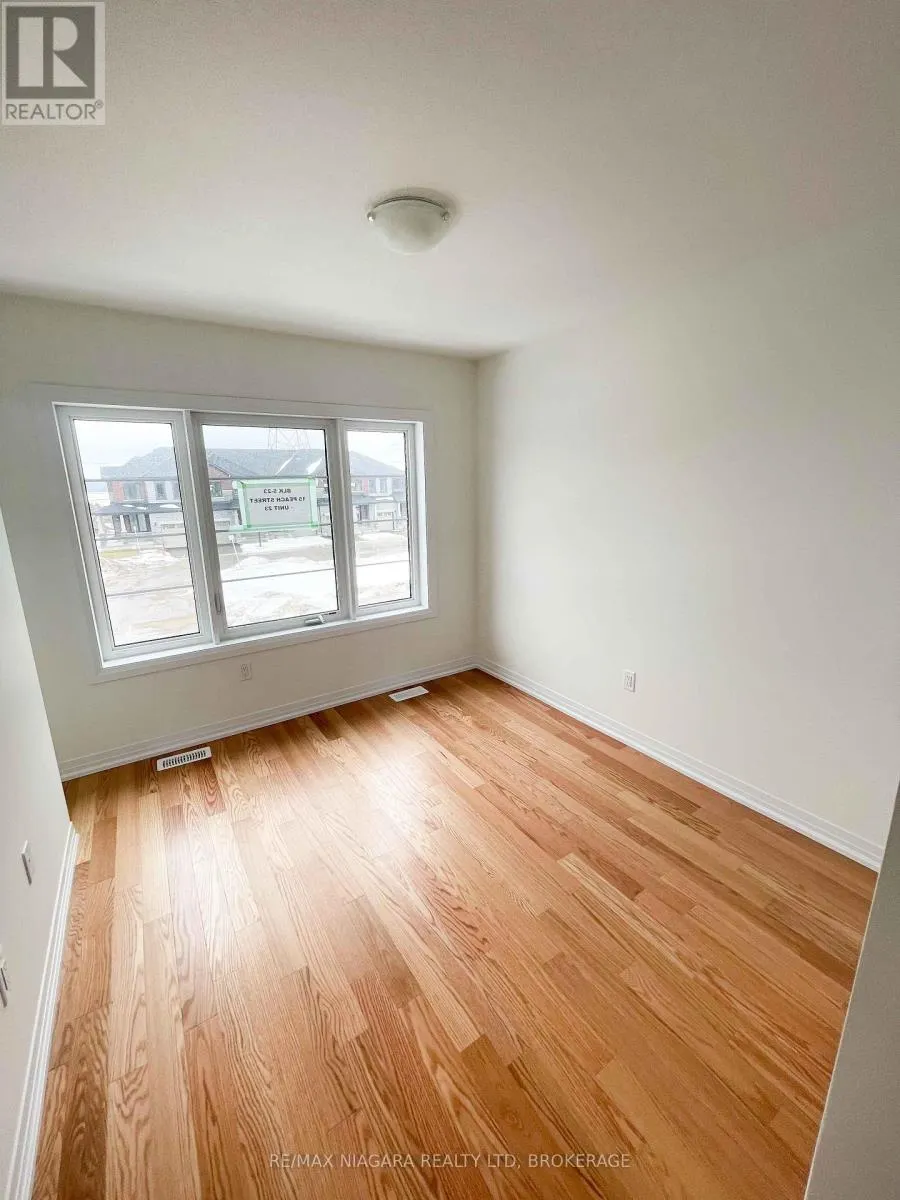 23 - 15 PEACH STREET #23