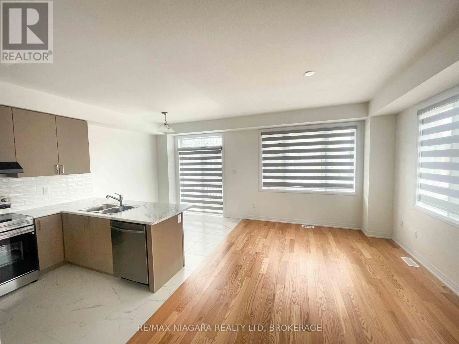 23 - 15 PEACH STREET #23