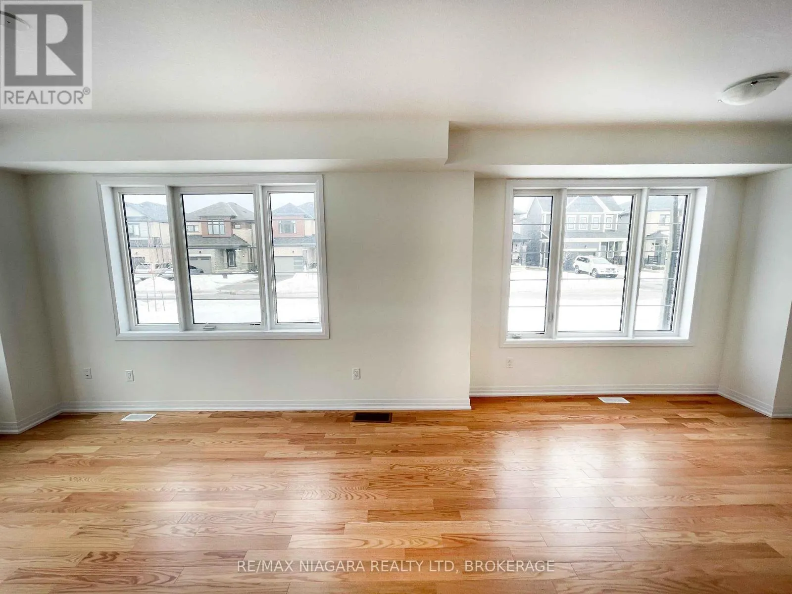 23 - 15 PEACH STREET #23