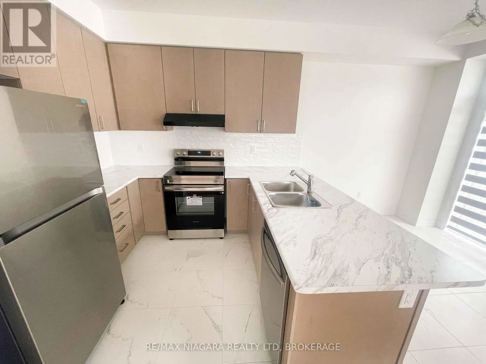 23 - 15 PEACH STREET #23
