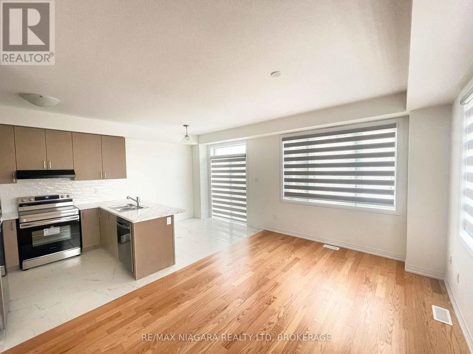 23 - 15 PEACH STREET #23