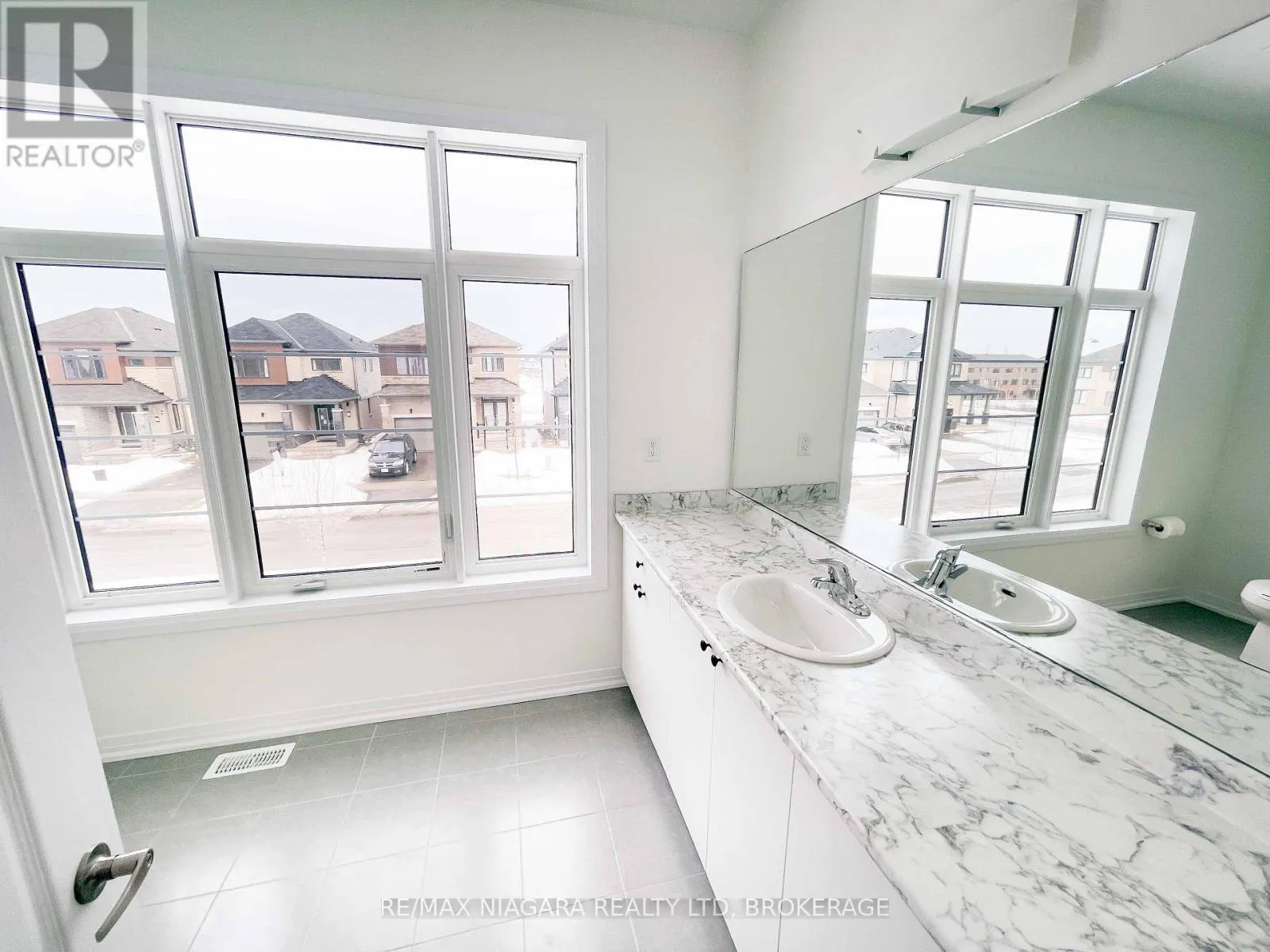 23 - 15 PEACH STREET #23