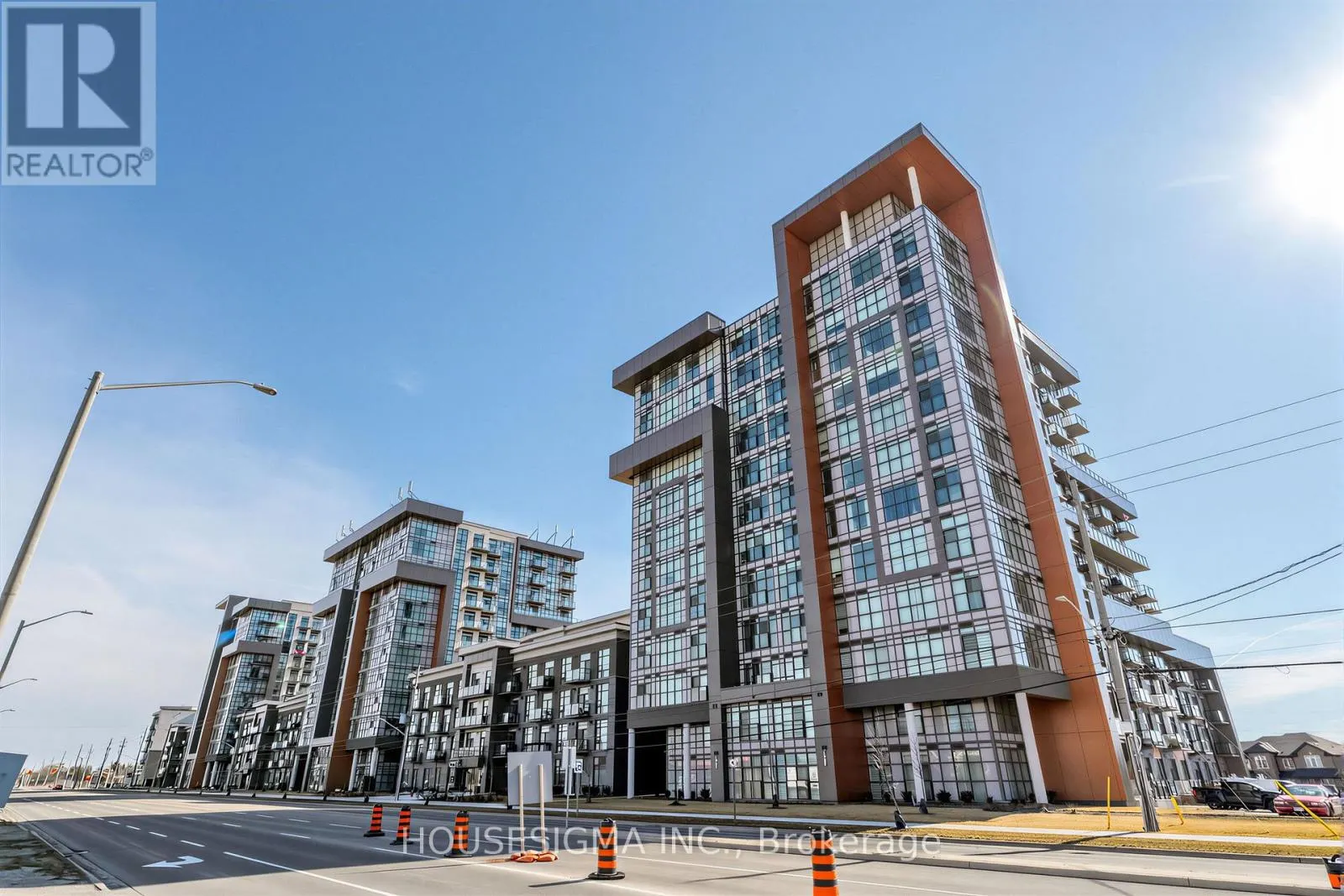 230 - 450 DUNDAS STREET E