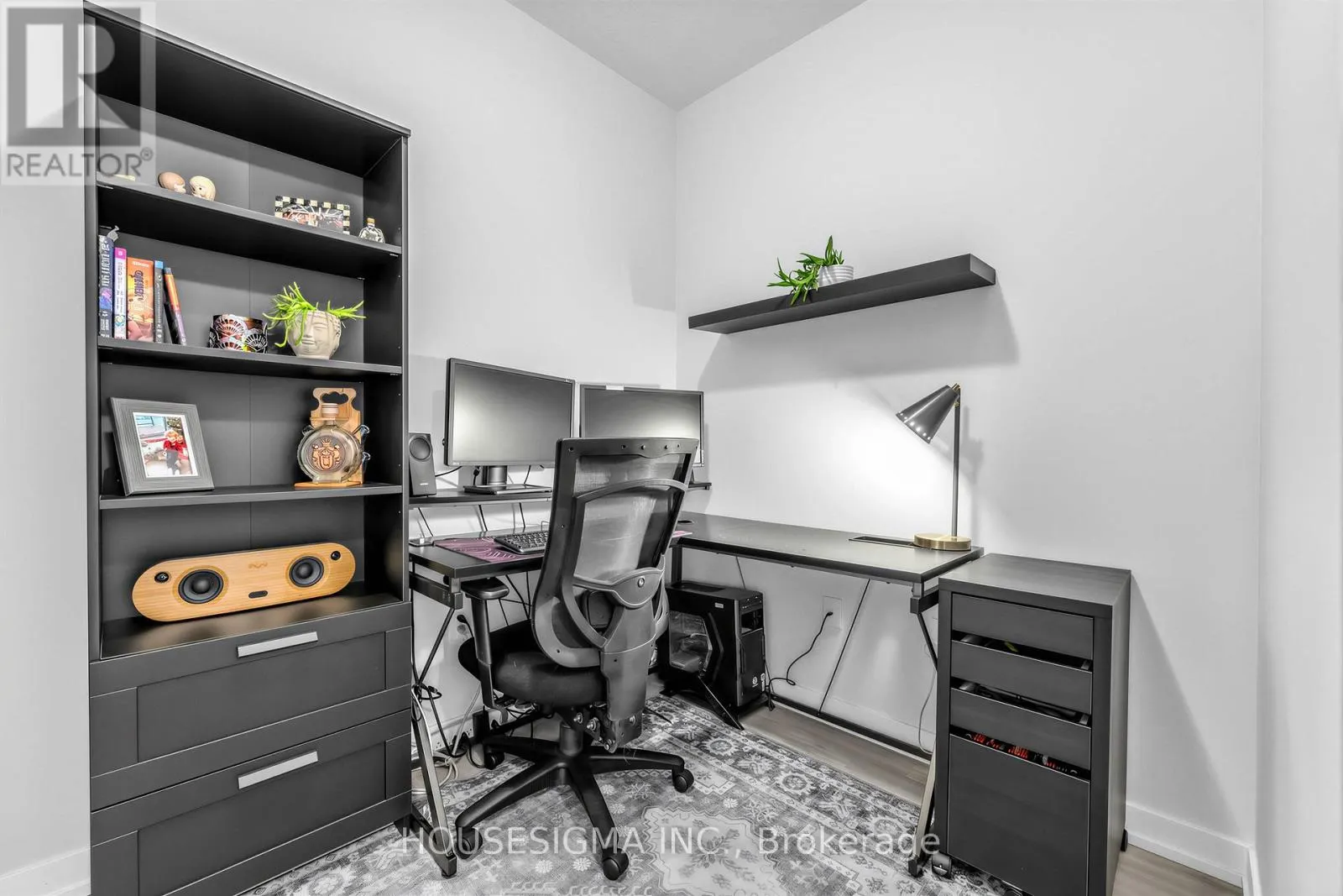 230 - 450 DUNDAS STREET E