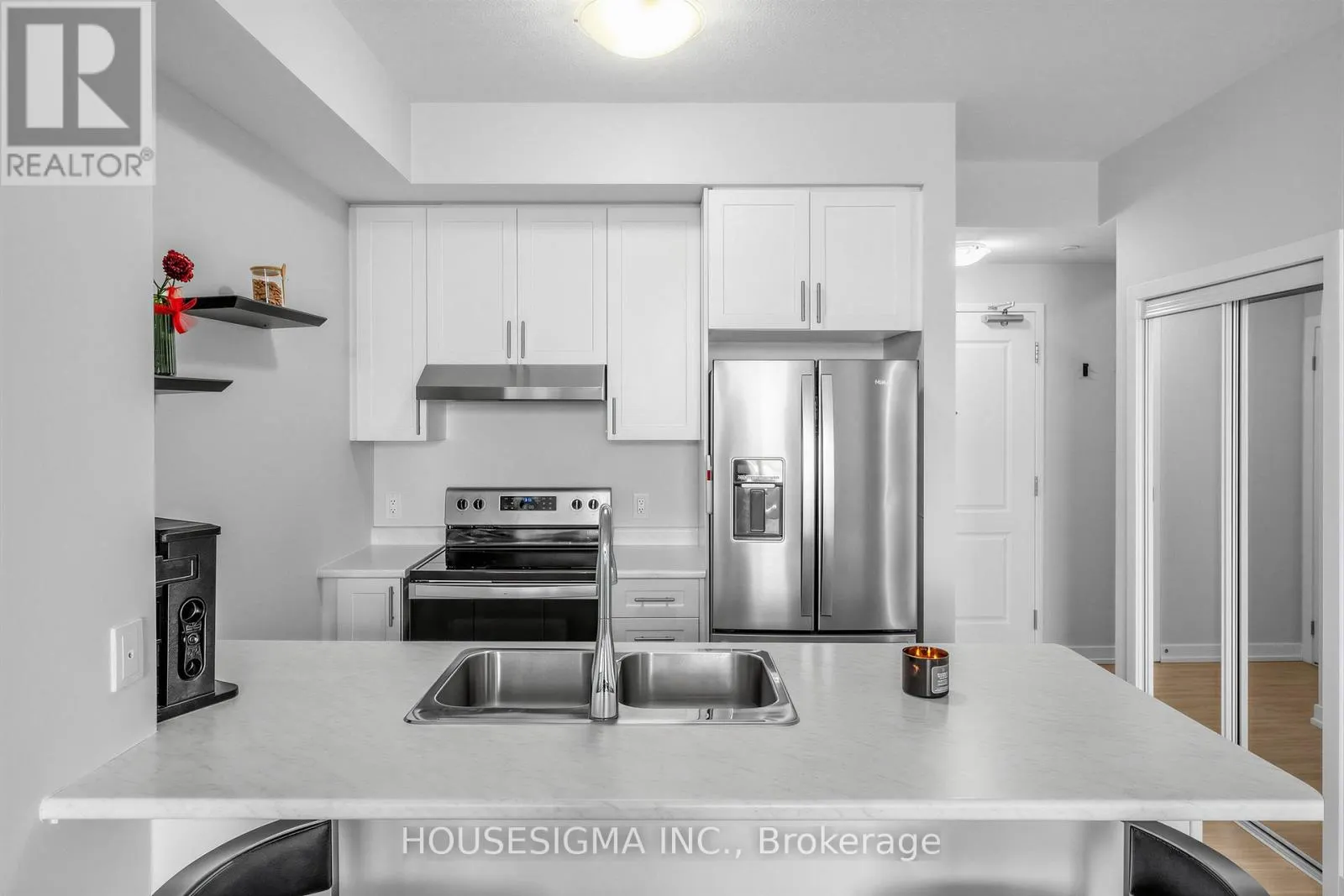 230 - 450 DUNDAS STREET E