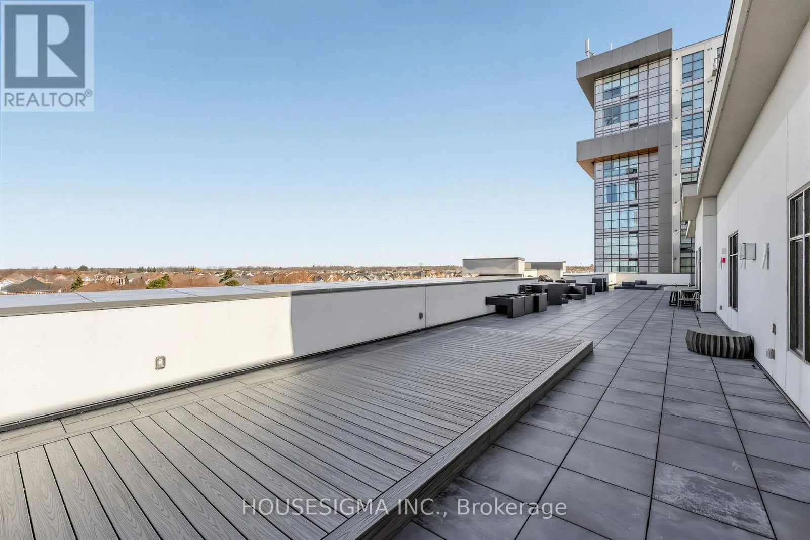 230 - 450 DUNDAS STREET E