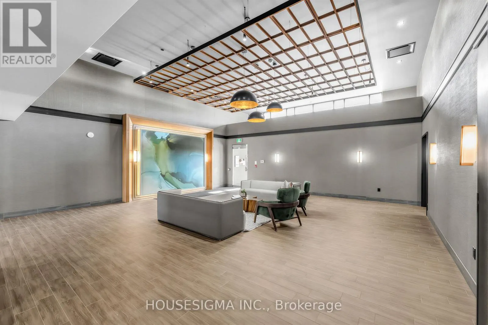 230 - 450 DUNDAS STREET E