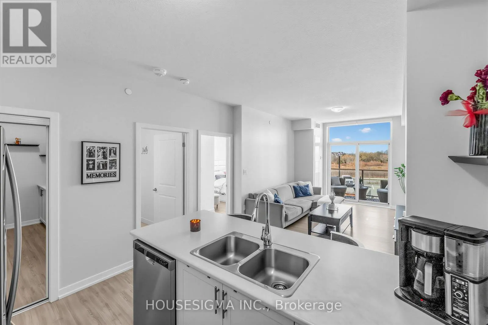 230 - 450 DUNDAS STREET E