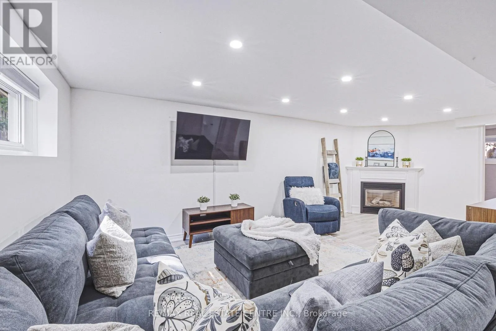 414 WOODS LANE