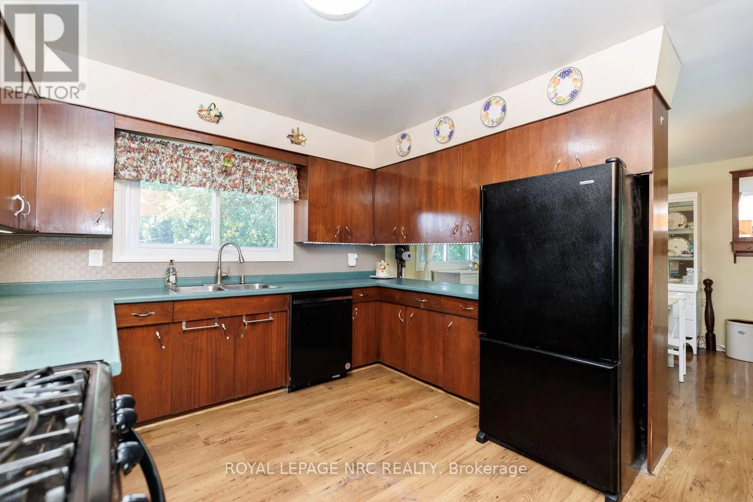 2 GLENBRAE AVENUE