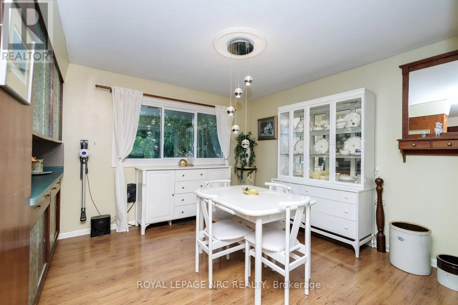 2 GLENBRAE AVENUE
