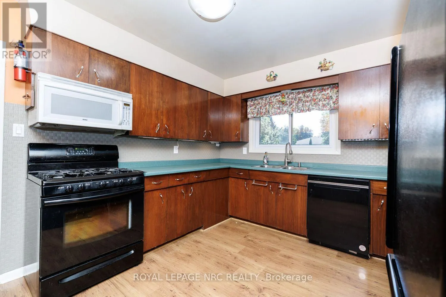 2 GLENBRAE AVENUE