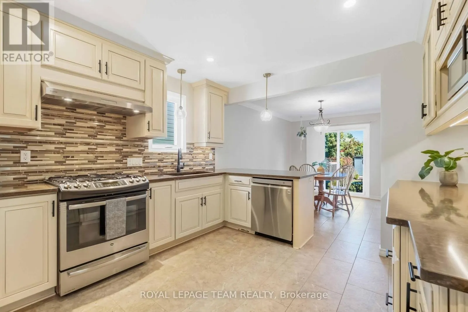 1938 LA CHAPELLE STREET