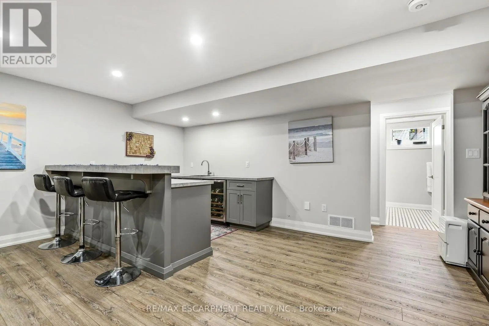 42 CARLTON AVENUE