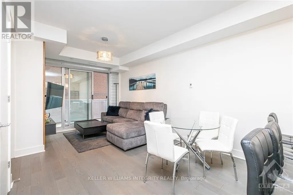 706 - 255 BAY STREET