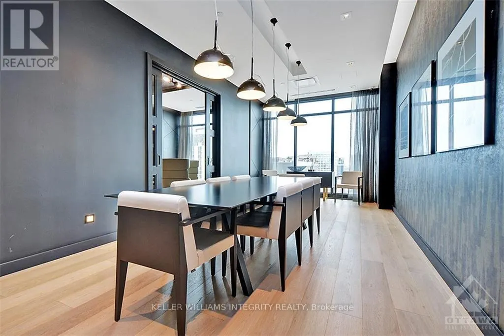 706 - 255 BAY STREET