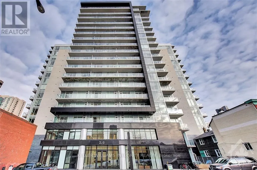 706 - 255 BAY STREET