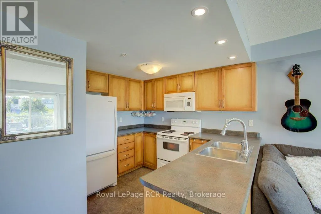 214 - 645 ST DAVID STREET S #214