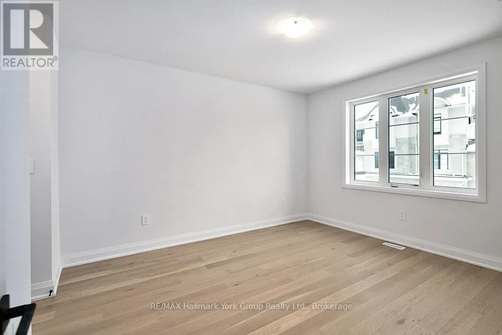 5-11 BAY STREET E