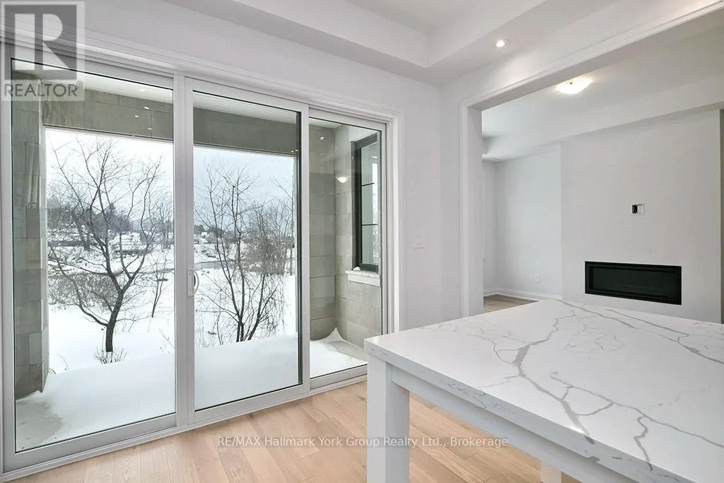 5-11 BAY STREET E
