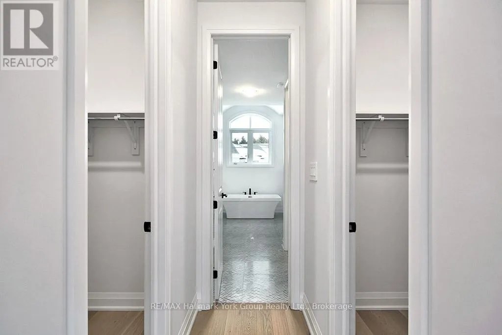 5-11 BAY STREET E