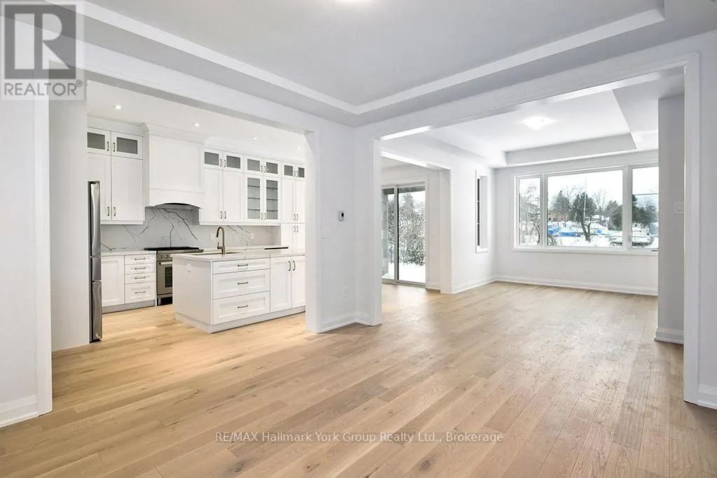 5-11 BAY STREET E