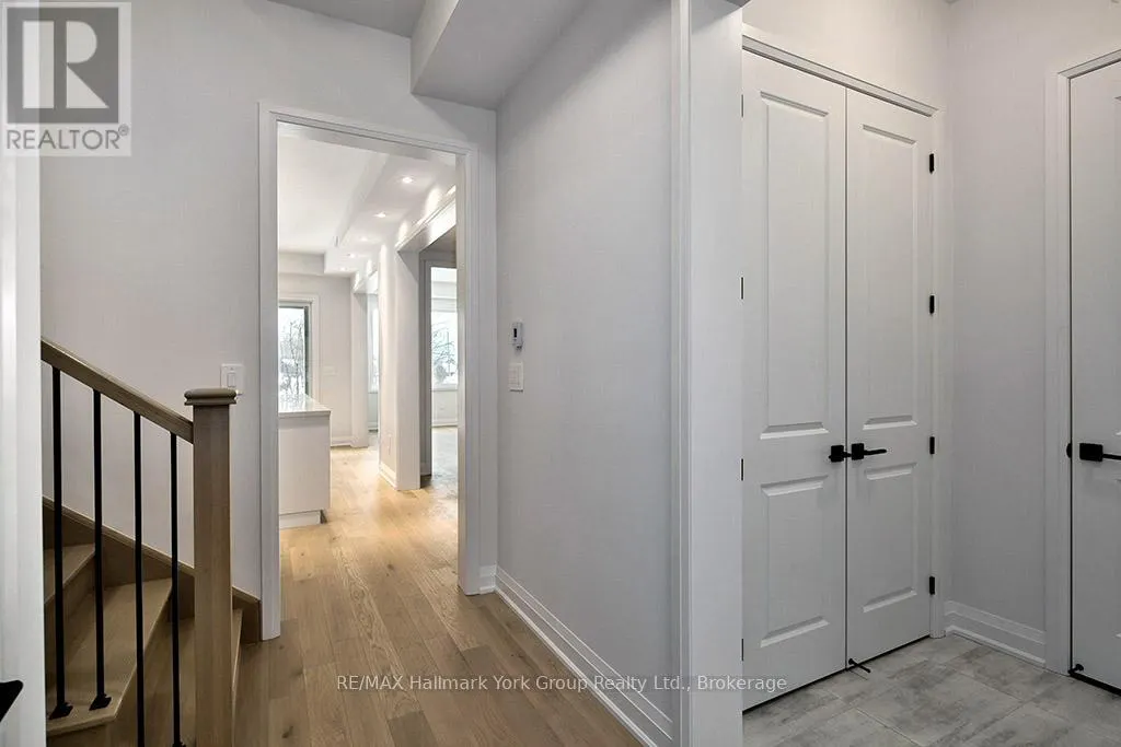 5-11 BAY STREET E