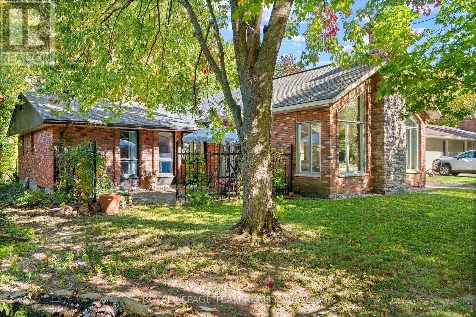 33 RUTHERFORD CRESCENT