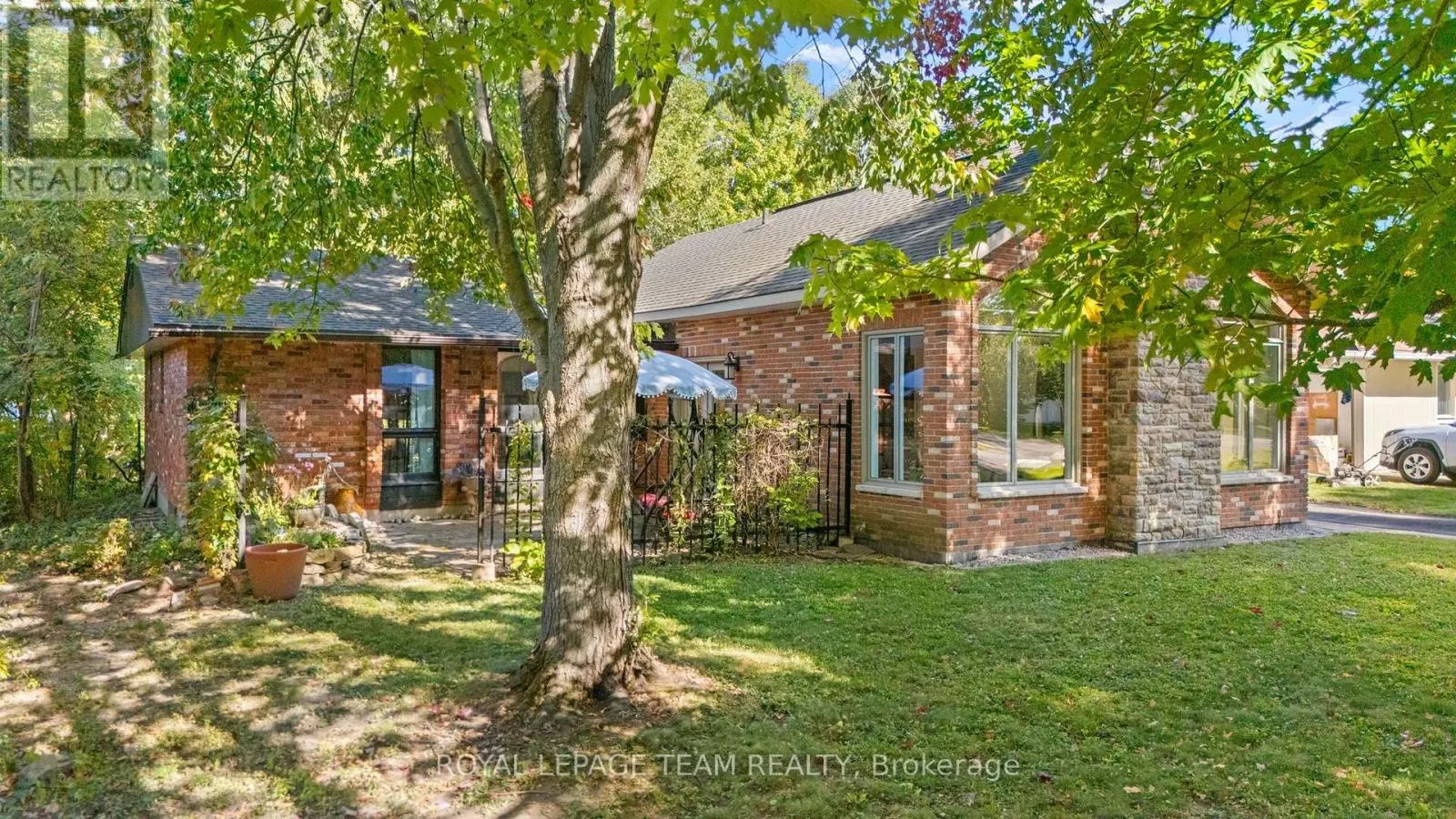 33 RUTHERFORD CRESCENT