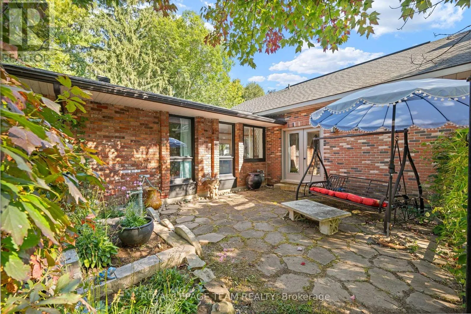 33 RUTHERFORD CRESCENT