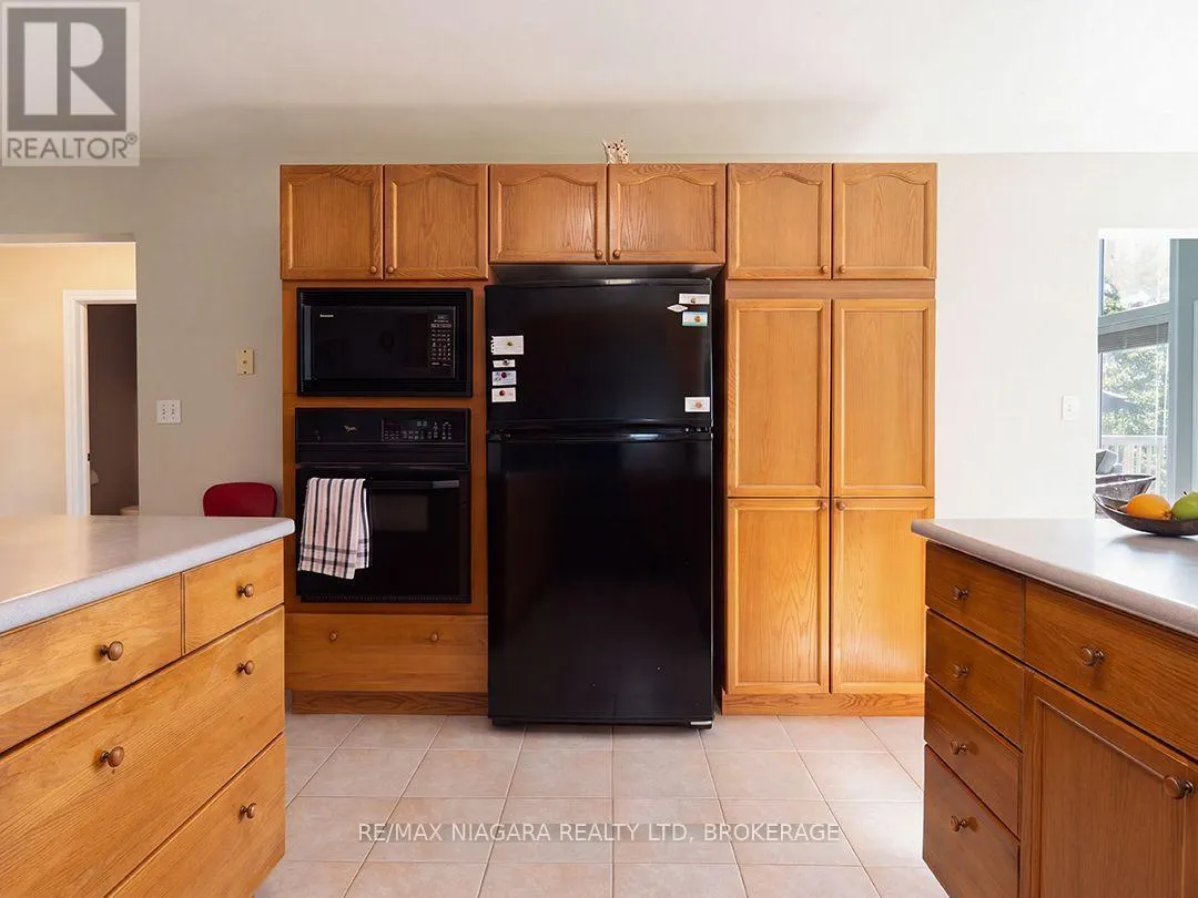 10429 LAKESHORE ROAD
