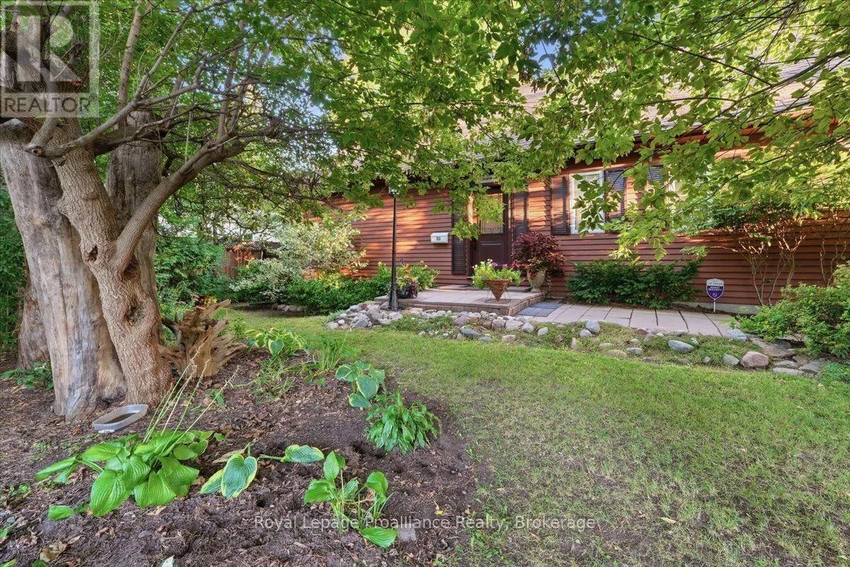 33 LESLEY DRIVE