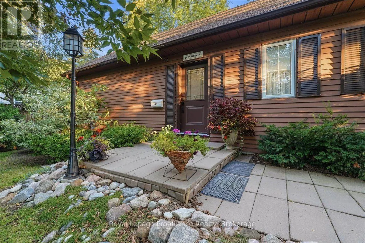 33 LESLEY DRIVE