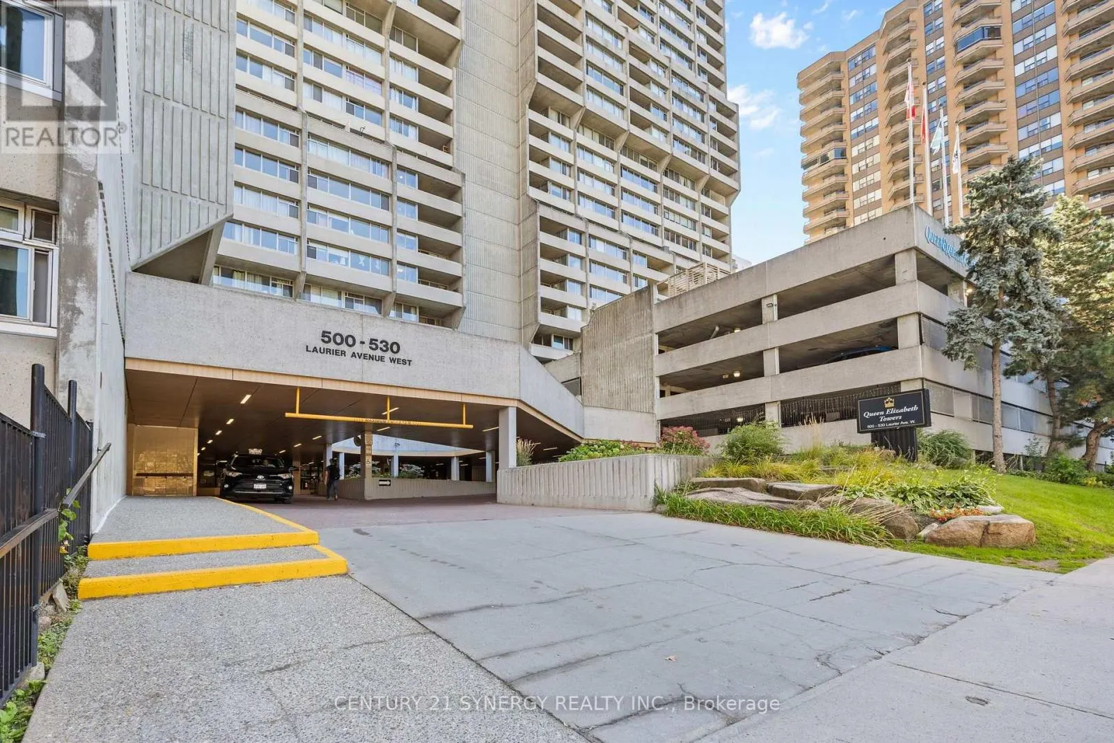 1605 - 530 LAURIER AVENUE W