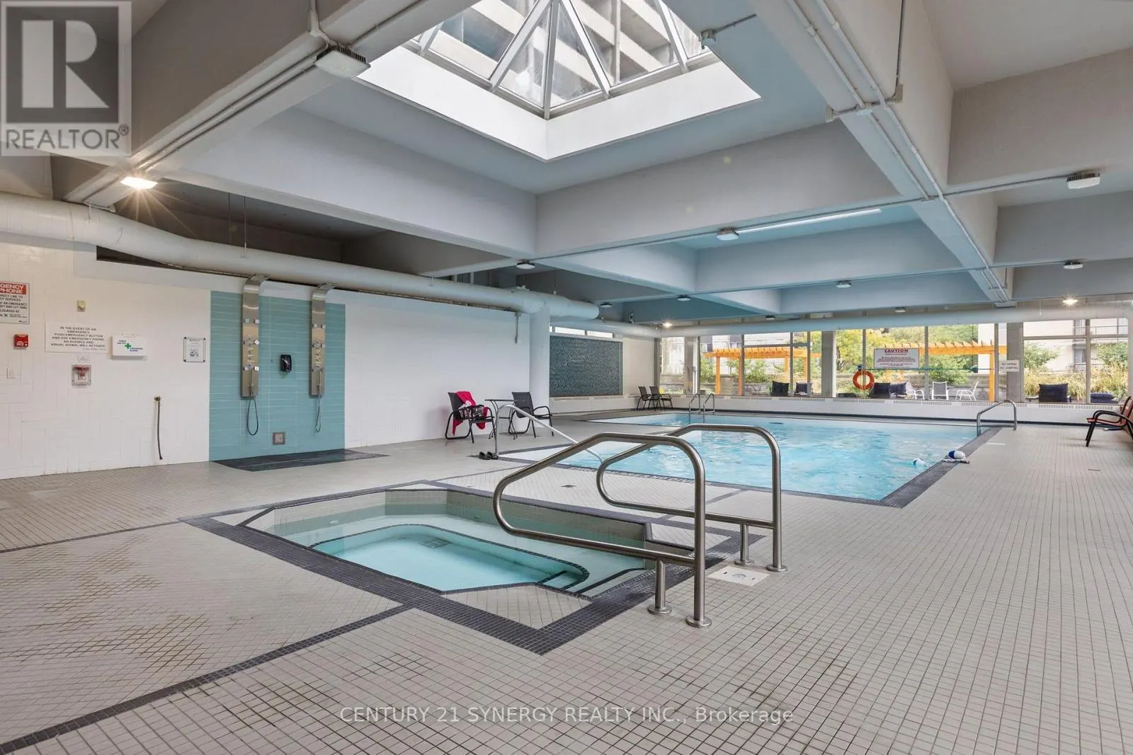 1605 - 530 LAURIER AVENUE W