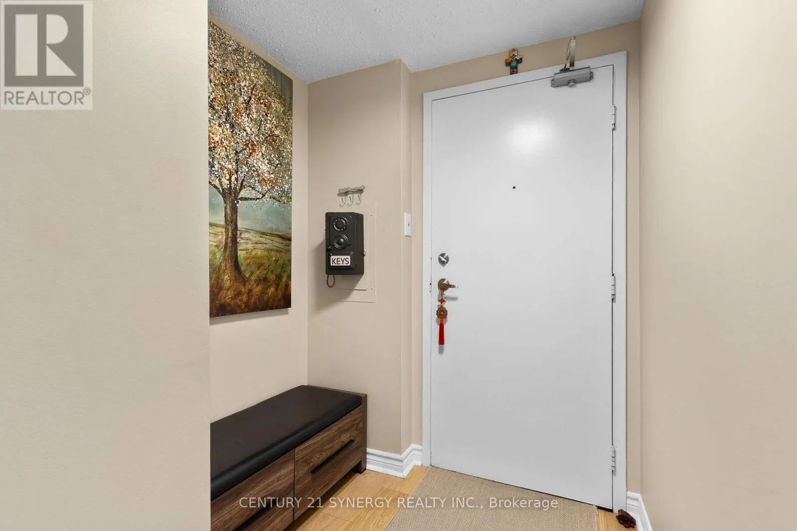 1605 - 530 LAURIER AVENUE W