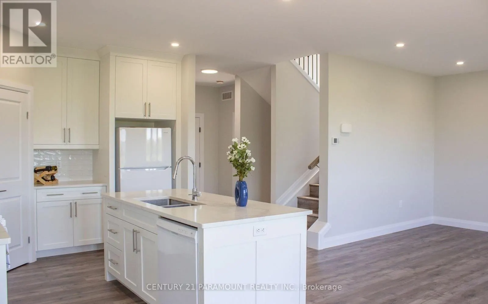 ON - 103 EAGLE STREET
