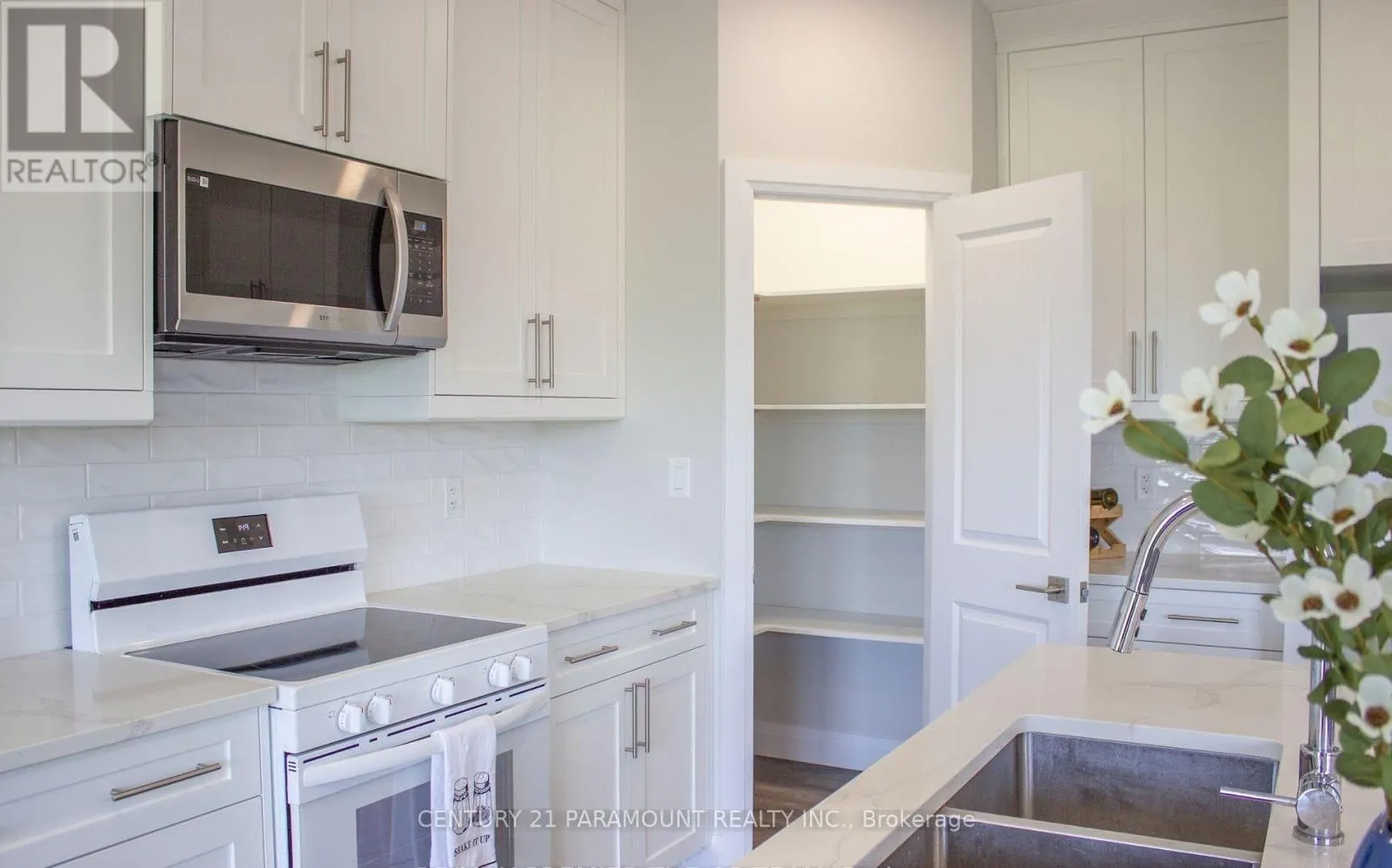 ON - 103 EAGLE STREET